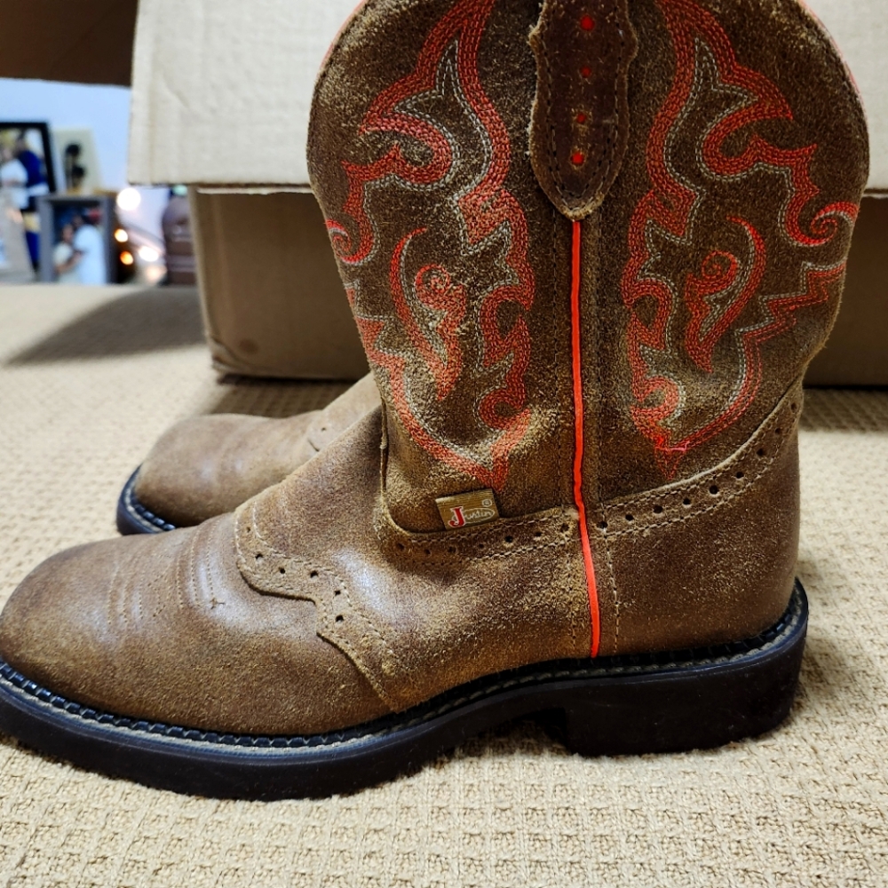 Women's Justin Roper boots sz 9. Brown leather w/ coral